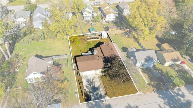 927 W 14th Street, Cedar Falls, IA 50613