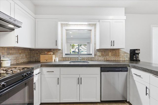 927 W 14th Street, Cedar Falls, IA 50613