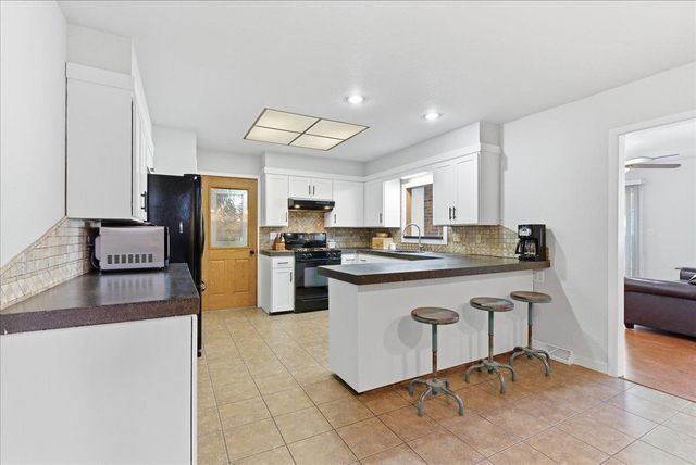 927 W 14th Street, Cedar Falls, IA 50613