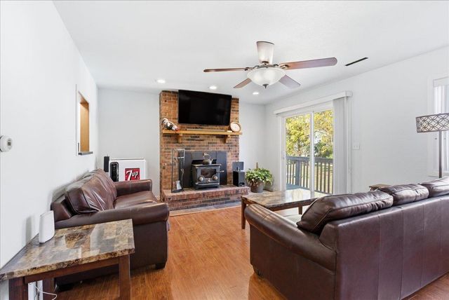 927 W 14th Street, Cedar Falls, IA 50613