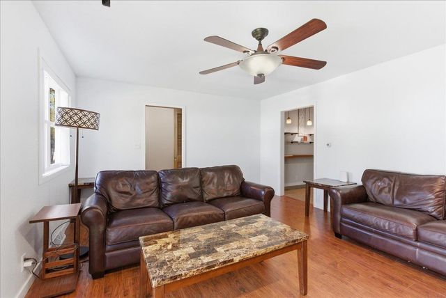 927 W 14th Street, Cedar Falls, IA 50613