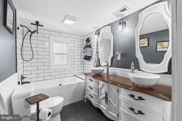 5920 CHERRY HILL RD, Huntingtown, MD 20639