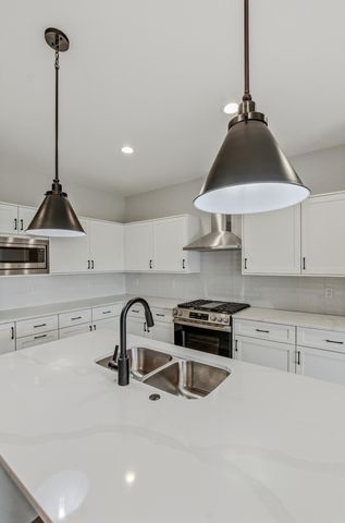 6402 COBBLE CREEK DR, Columbia, MO 65201