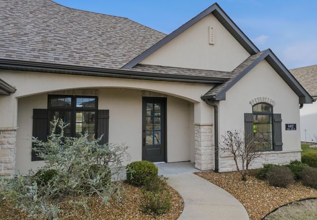 6402 COBBLE CREEK DR, Columbia, MO 65201