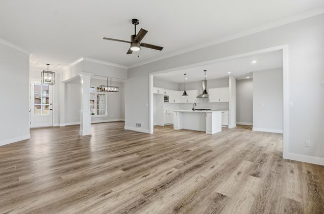 6402 COBBLE CREEK DR, Columbia, MO 65201