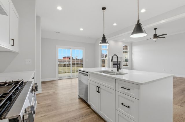 6402 COBBLE CREEK DR, Columbia, MO 65201