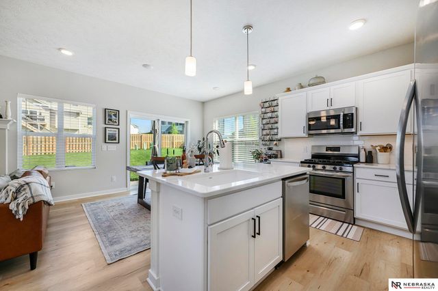 12207 S 111th Avenue, Papillion, NE 68046