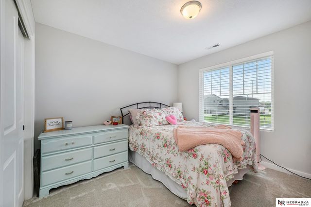 12207 S 111th Avenue, Papillion, NE 68046