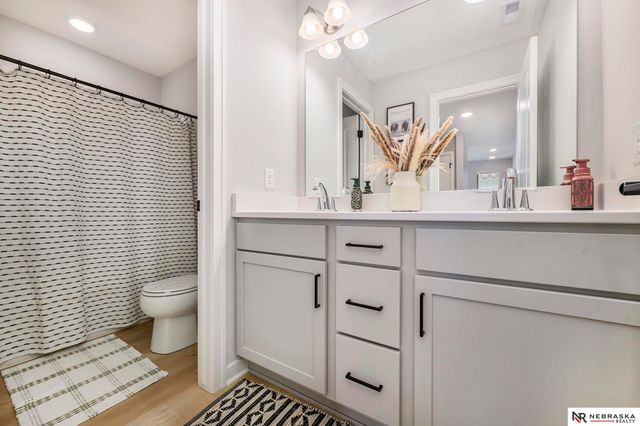 12207 S 111th Avenue, Papillion, NE 68046