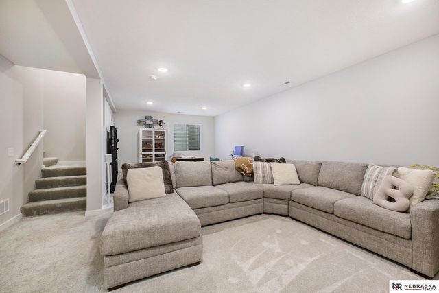 12207 S 111th Avenue, Papillion, NE 68046