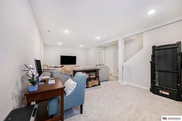 12207 S 111th Avenue, Papillion, NE 68046