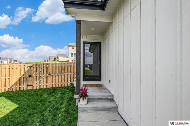 12207 S 111th Avenue, Papillion, NE 68046