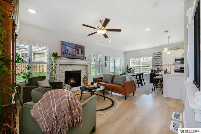 12207 S 111th Avenue, Papillion, NE 68046