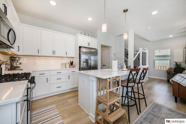 12207 S 111th Avenue, Papillion, NE 68046