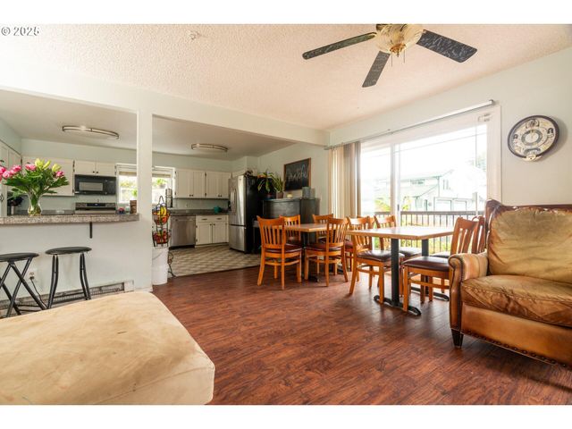 1214 Ransom Avenue, Brookings, OR 97415