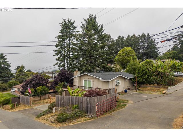 1214 Ransom Avenue, Brookings, OR 97415