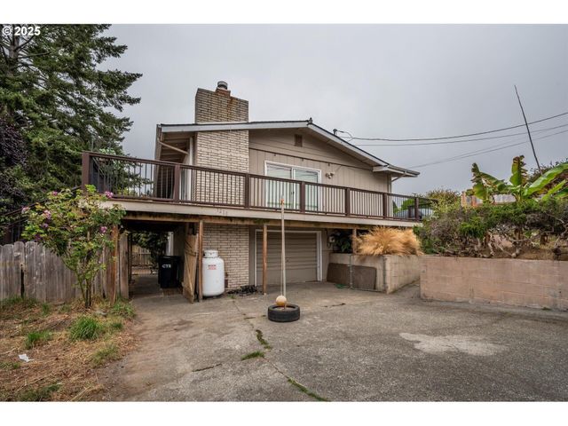 1214 Ransom Avenue, Brookings, OR 97415