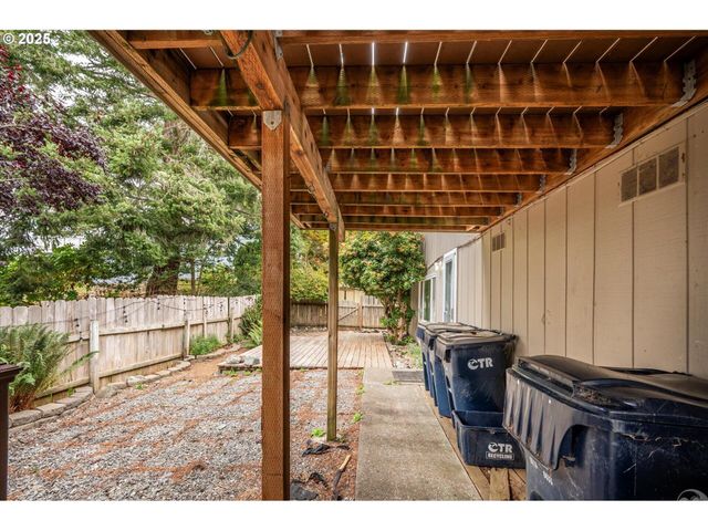 1214 Ransom Avenue, Brookings, OR 97415