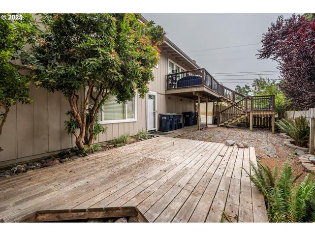 1214 Ransom Avenue, Brookings, OR 97415