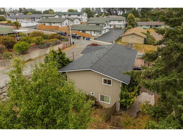 1214 Ransom Avenue, Brookings, OR 97415