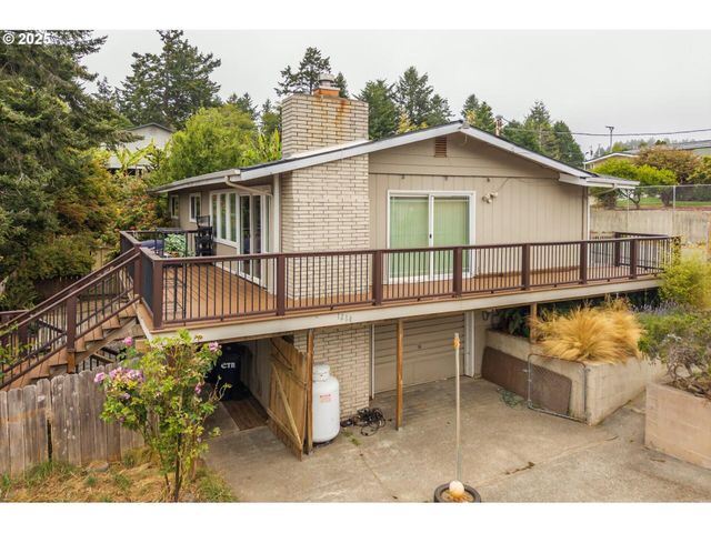 1214 Ransom Avenue, Brookings, OR 97415