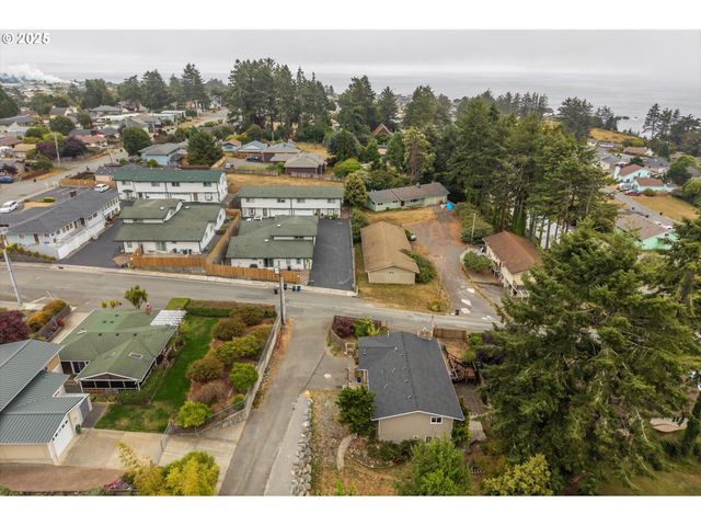 1214 Ransom Avenue, Brookings, OR 97415