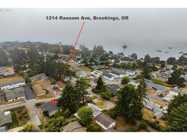 1214 Ransom Avenue, Brookings, OR 97415