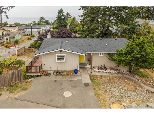 1214 Ransom Avenue, Brookings, OR 97415