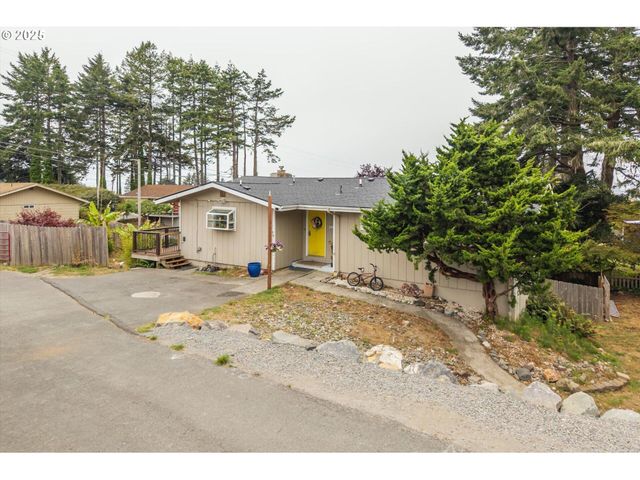 1214 Ransom Avenue, Brookings, OR 97415