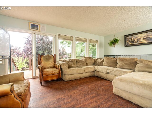 1214 Ransom Avenue, Brookings, OR 97415