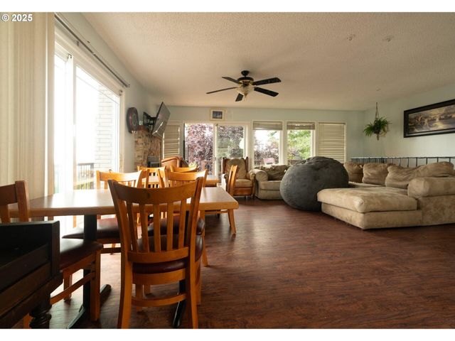 1214 Ransom Avenue, Brookings, OR 97415