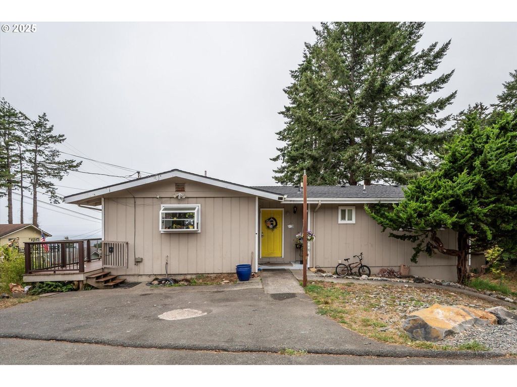1214 Ransom Avenue, Brookings, OR 97415