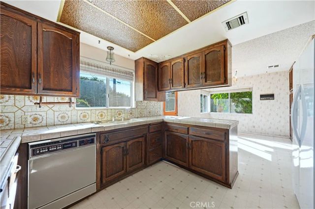 569 N Barranca Avenue, Glendora, CA 91741