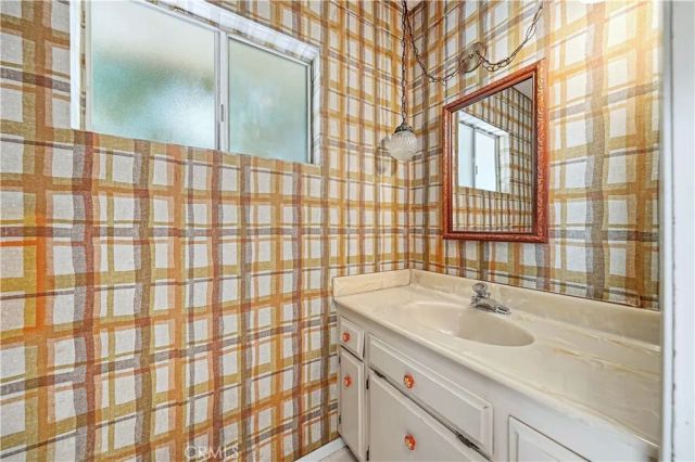 569 N Barranca Avenue, Glendora, CA 91741