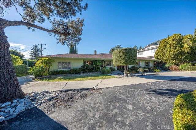 569 N Barranca Avenue, Glendora, CA 91741