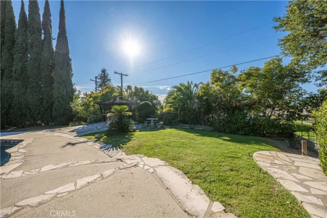 569 N Barranca Avenue, Glendora, CA 91741