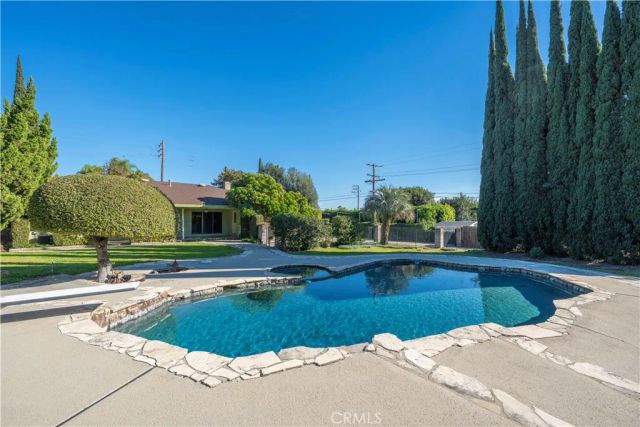 569 N Barranca Avenue, Glendora, CA 91741