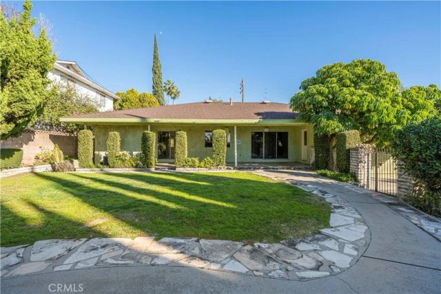 569 N Barranca Avenue, Glendora, CA 91741