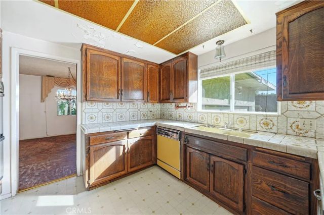 569 N Barranca Avenue, Glendora, CA 91741