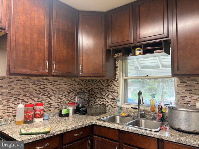 400 THOMSON AVE, Paulsboro, NJ 08066