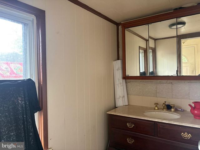 400 THOMSON AVE, Paulsboro, NJ 08066