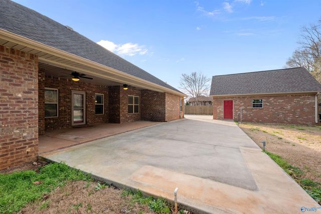 345 Northlake Drive, Meridianville, AL 35759