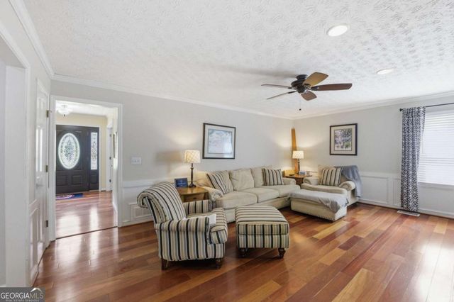 5001 Willow Creek Drive, Woodstock, GA 30188