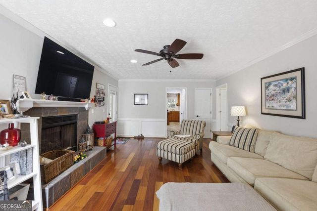 5001 Willow Creek Drive, Woodstock, GA 30188