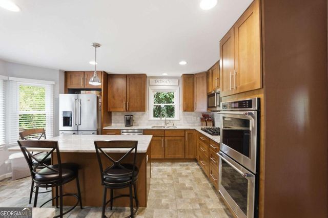 5001 Willow Creek Drive, Woodstock, GA 30188