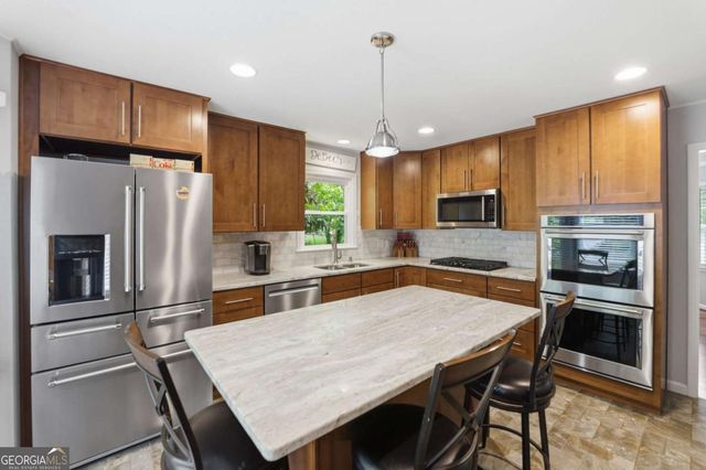 5001 Willow Creek Drive, Woodstock, GA 30188