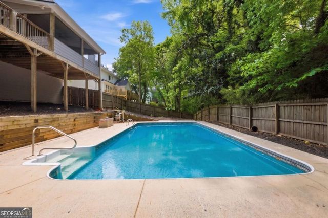 5001 Willow Creek Drive, Woodstock, GA 30188