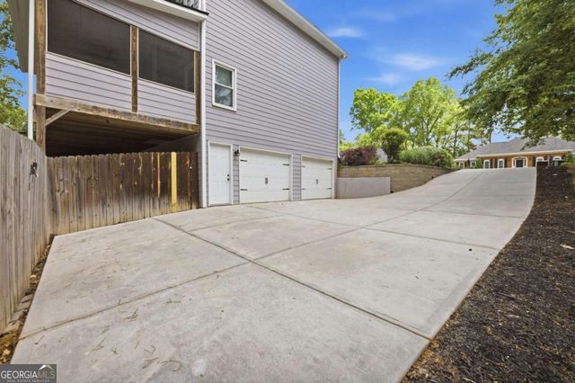 5001 Willow Creek Drive, Woodstock, GA 30188