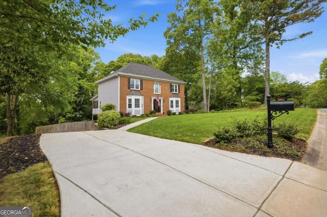 5001 Willow Creek Drive, Woodstock, GA 30188