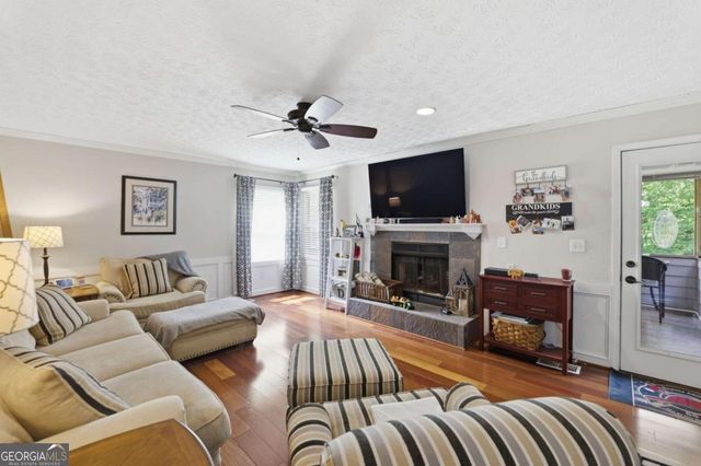 5001 Willow Creek Drive, Woodstock, GA 30188